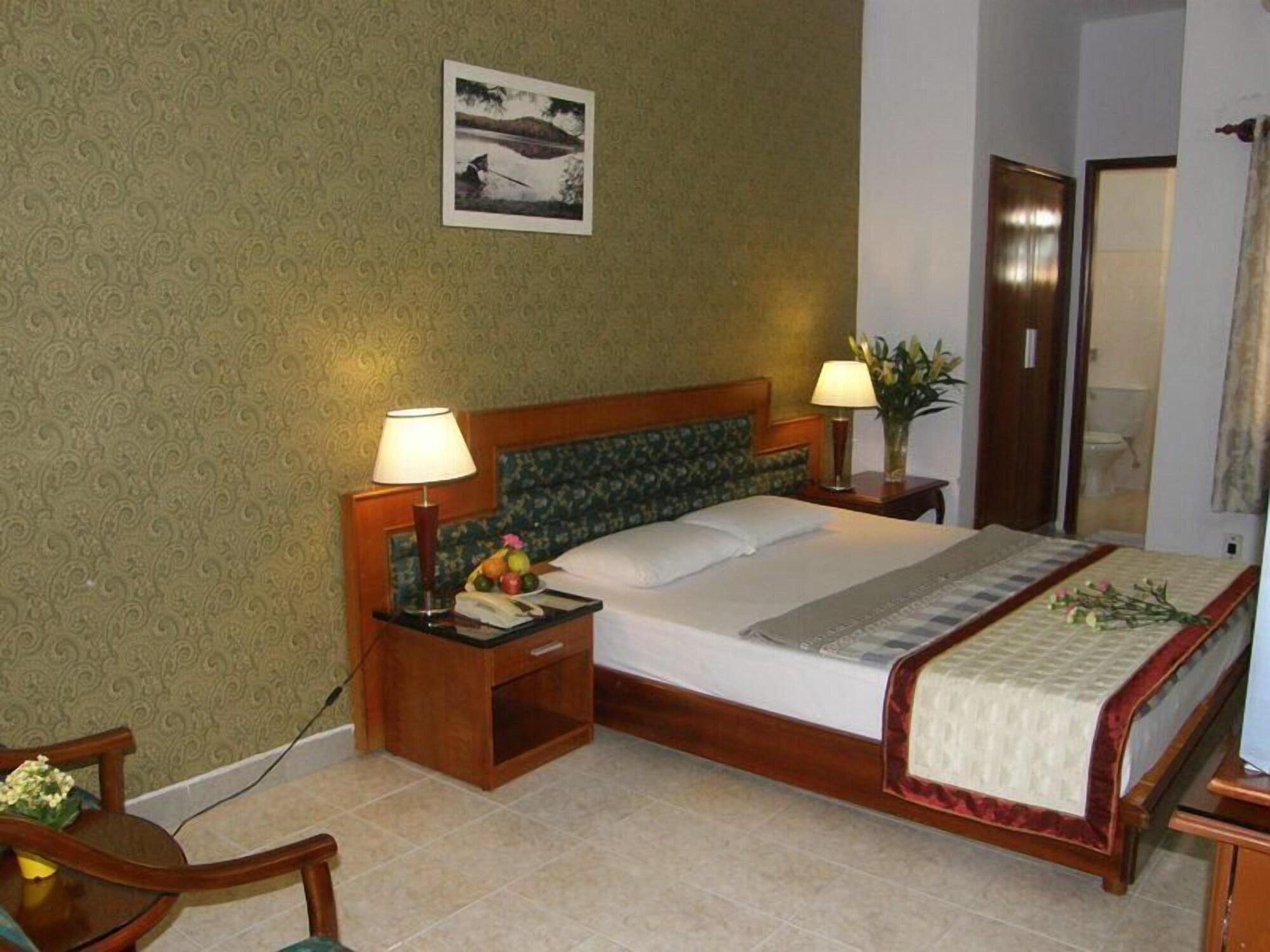 Hotel Khach San Trung Mai Ciudad Ho Chi Minh  Exterior foto