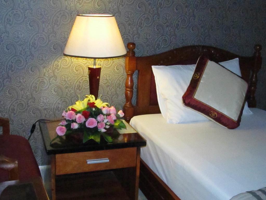 Hotel Khach San Trung Mai Ciudad Ho Chi Minh  Exterior foto