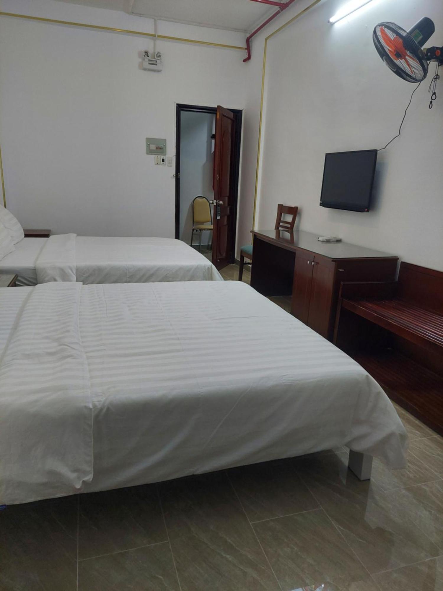 Hotel Khach San Trung Mai Ciudad Ho Chi Minh  Exterior foto