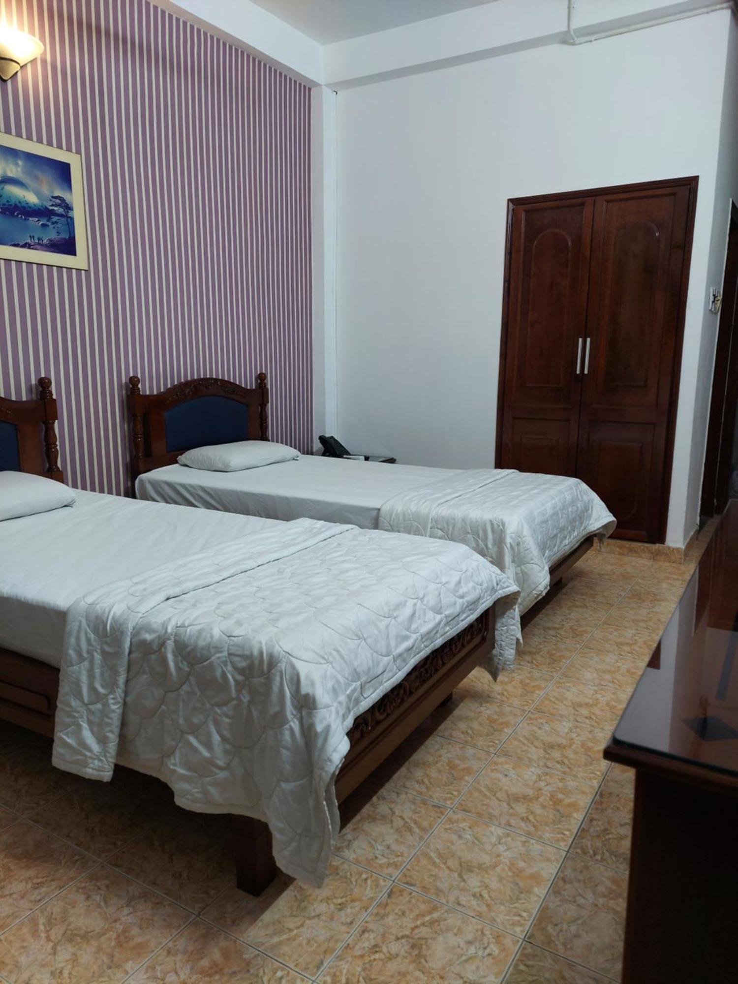 Hotel Khach San Trung Mai Ciudad Ho Chi Minh  Exterior foto