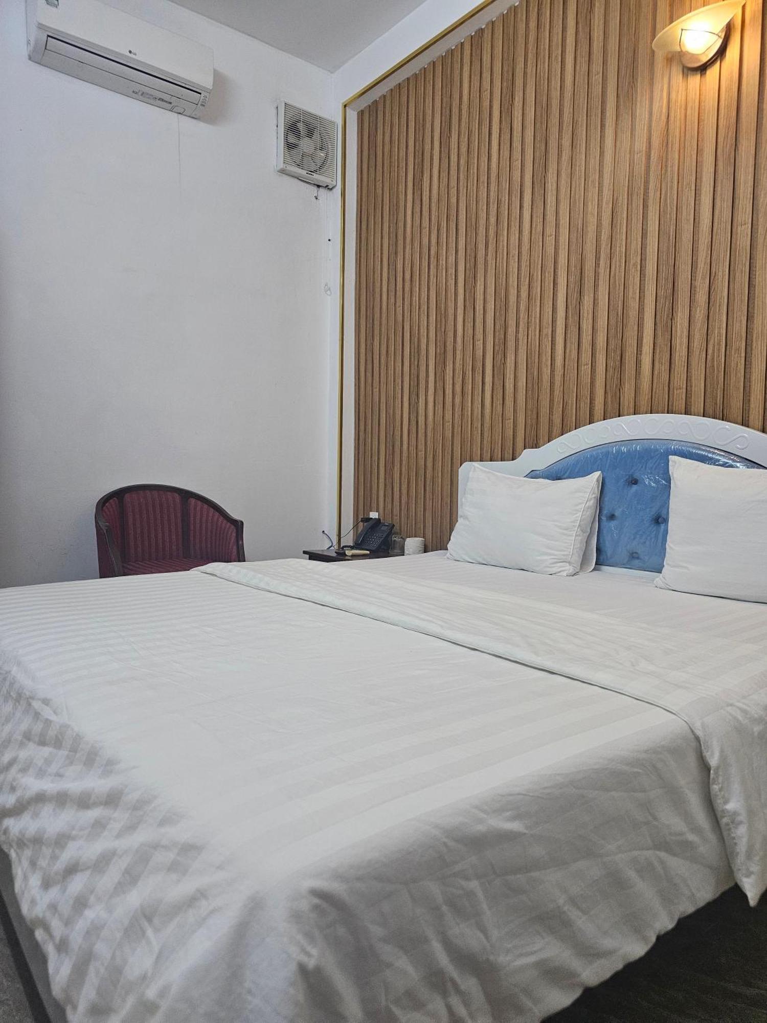 Hotel Khach San Trung Mai Ciudad Ho Chi Minh  Exterior foto