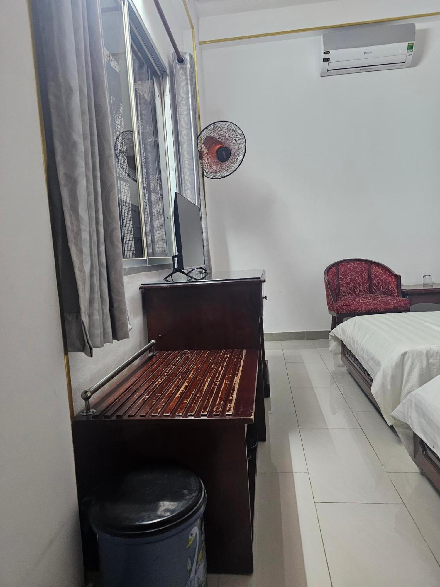Hotel Khach San Trung Mai Ciudad Ho Chi Minh  Exterior foto