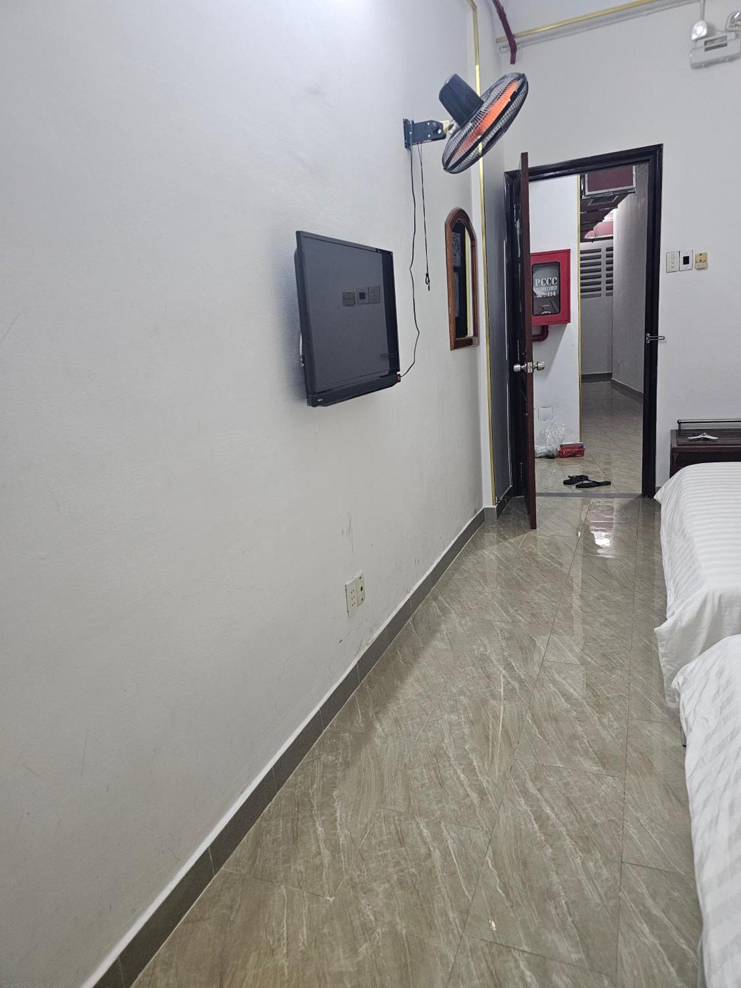 Hotel Khach San Trung Mai Ciudad Ho Chi Minh  Exterior foto