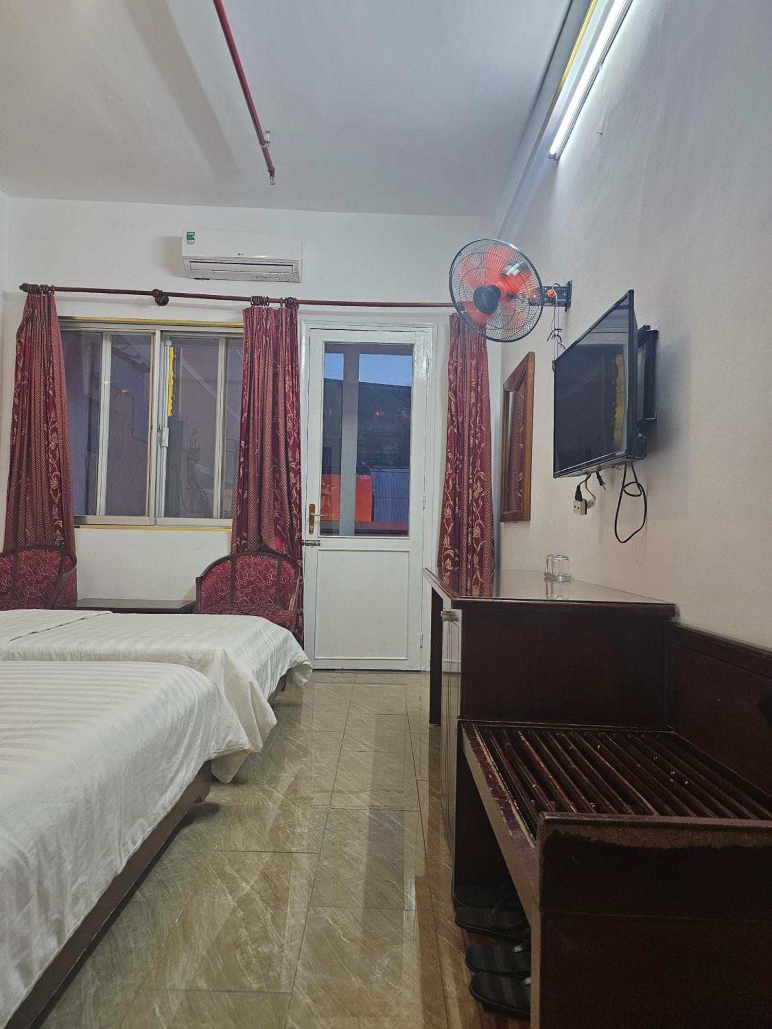 Hotel Khach San Trung Mai Ciudad Ho Chi Minh  Exterior foto