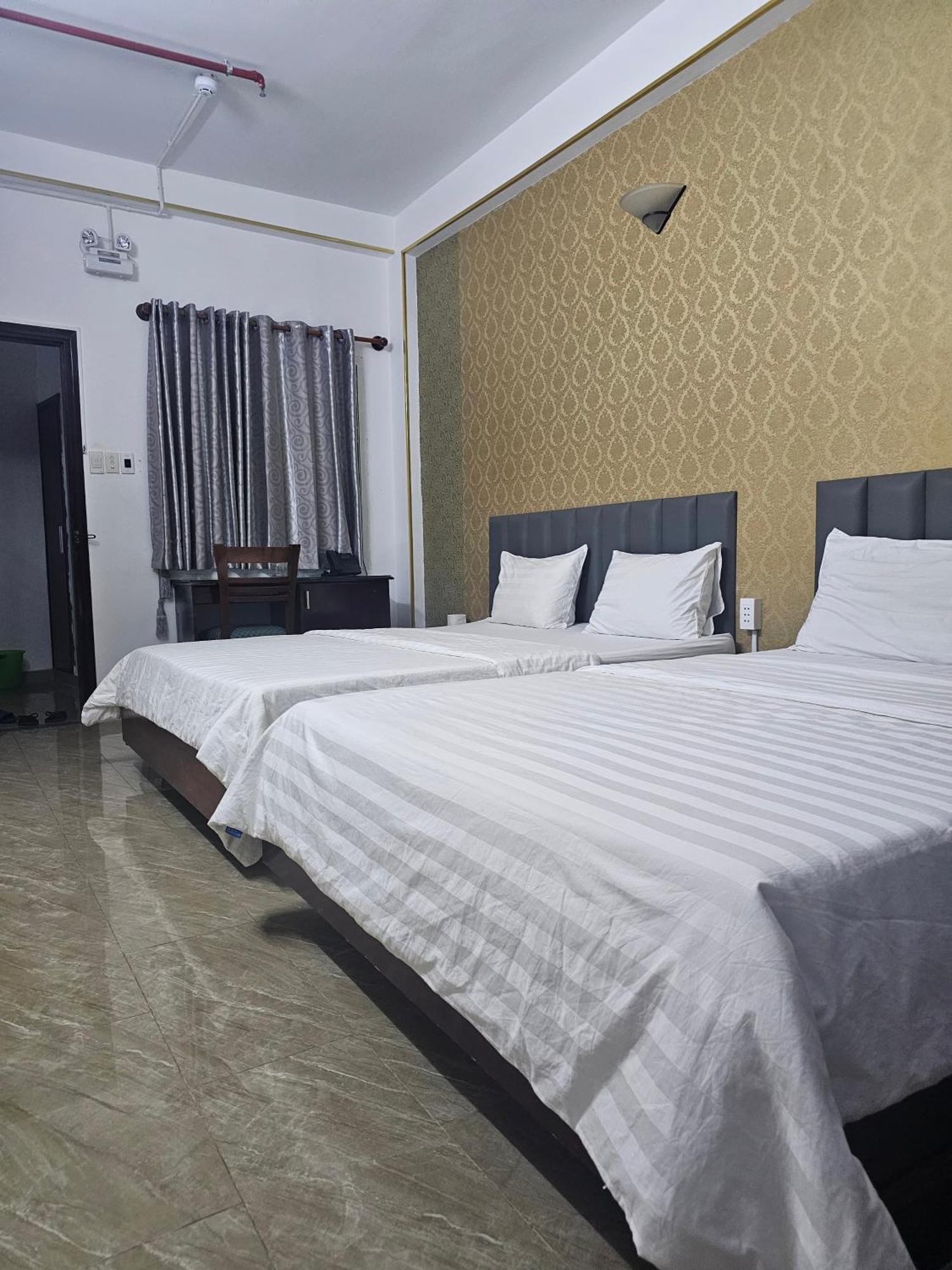 Hotel Khach San Trung Mai Ciudad Ho Chi Minh  Exterior foto