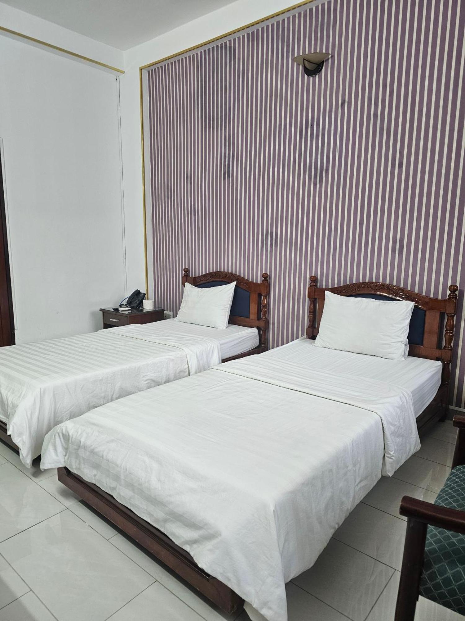 Hotel Khach San Trung Mai Ciudad Ho Chi Minh  Exterior foto