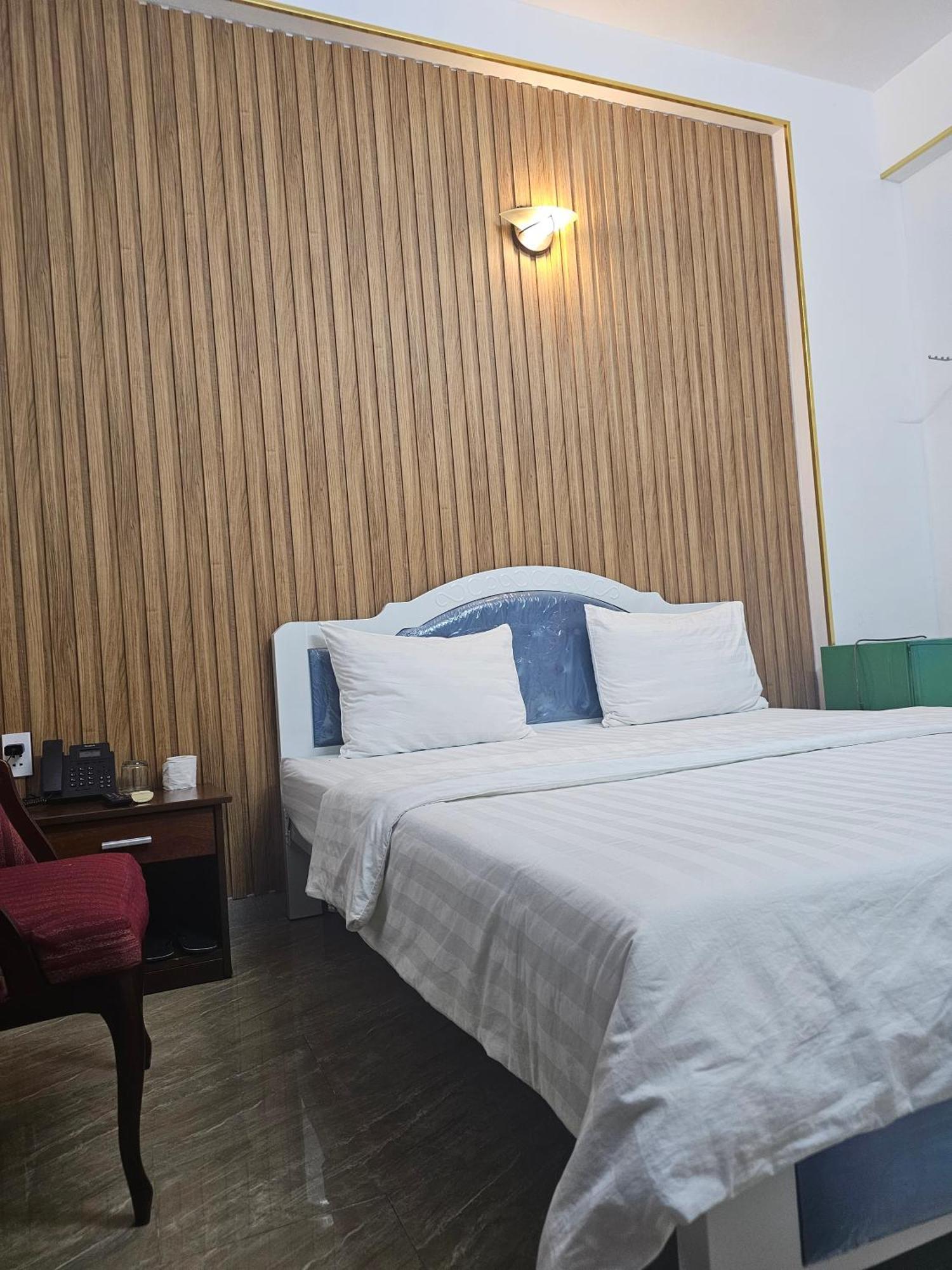 Hotel Khach San Trung Mai Ciudad Ho Chi Minh  Exterior foto