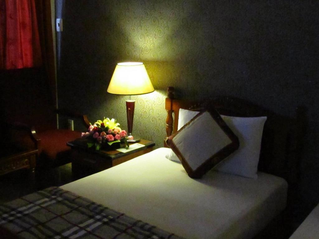 Hotel Khach San Trung Mai Ciudad Ho Chi Minh  Exterior foto