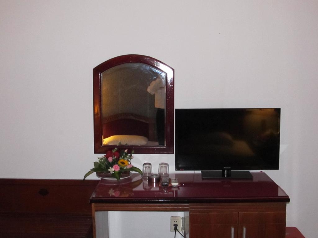 Hotel Khach San Trung Mai Ciudad Ho Chi Minh  Habitación foto